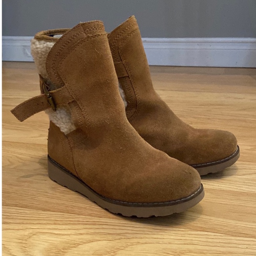 UGG Fall/spring tan suede boots for girls size 2